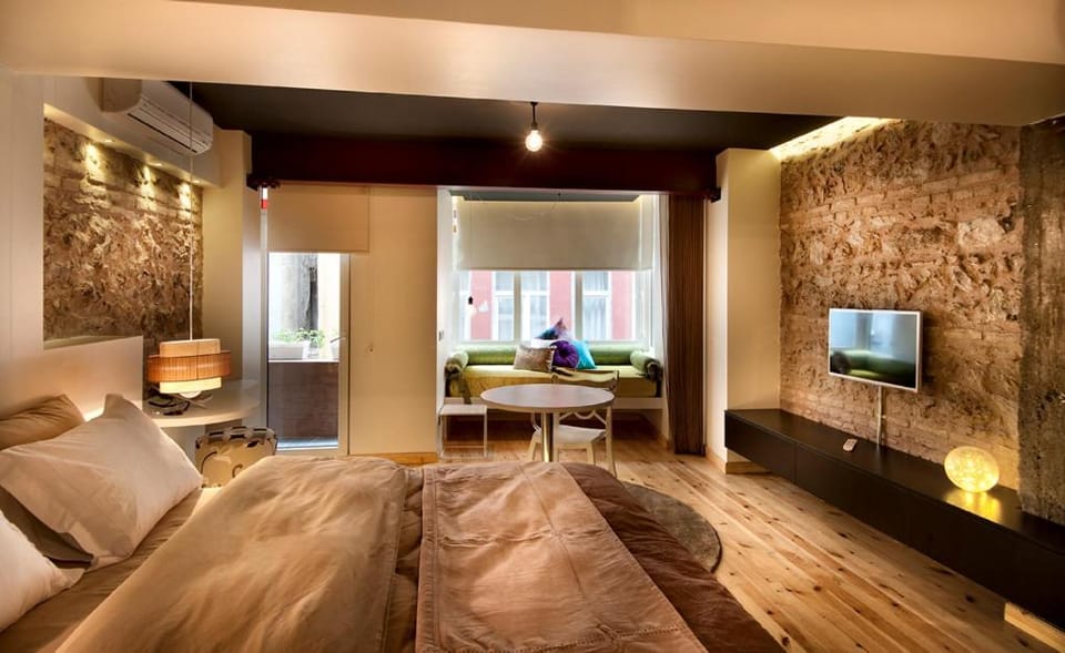 Communal lounge/ TV room, Bed, TV and multimedia, Photo of the whole room, Seating area, Bedroom