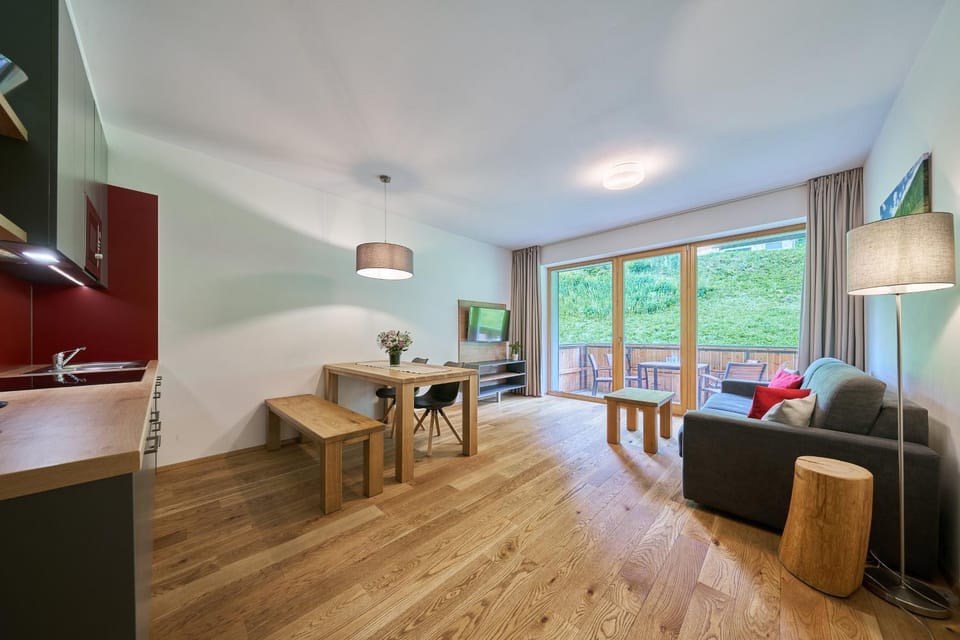 Communal lounge/ TV room, TV and multimedia, Kitchen or kitchenette, Living room, Seating area, Dining area, Evening entertainment