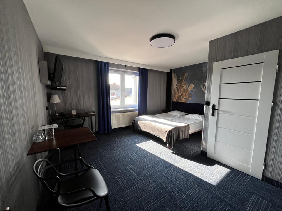 Bed, Photo of the whole room, Seating area, Bedroom, wardrobe