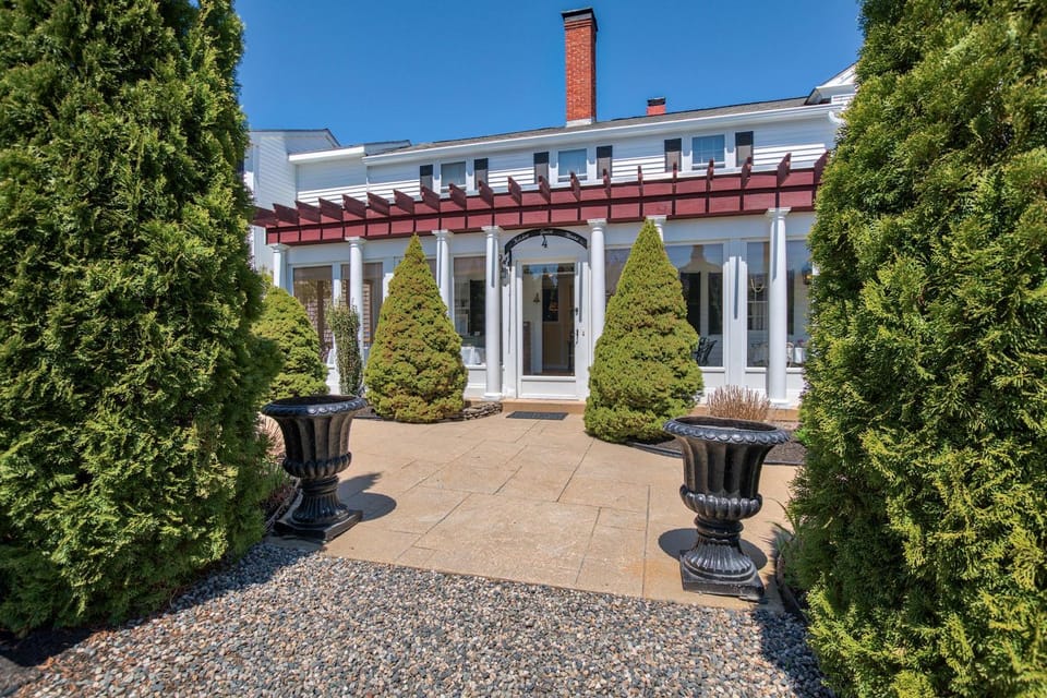 Property building, Facade/entrance