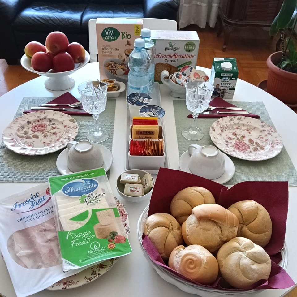 Breakfast, Continental breakfast