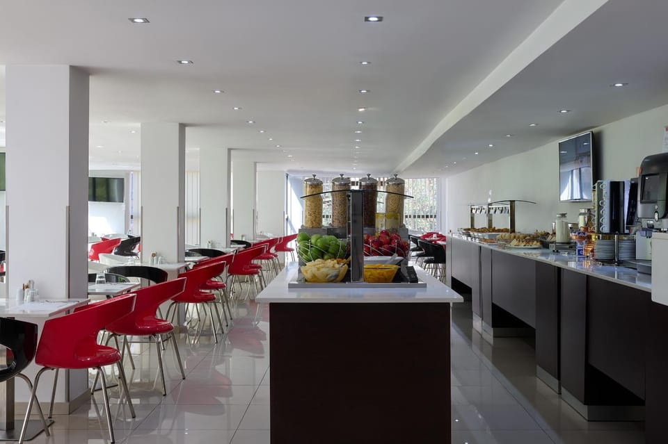 Coffee/tea facilities, Food and drinks, Banquet/Function facilities, Food, Buffet breakfast, Drinks