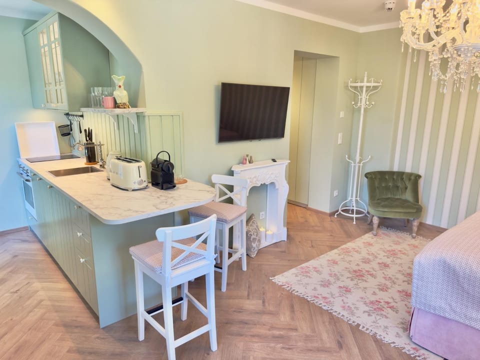 TV and multimedia, Kitchen or kitchenette, Dining area