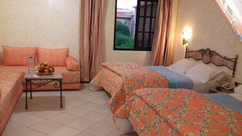 Bed, Living room