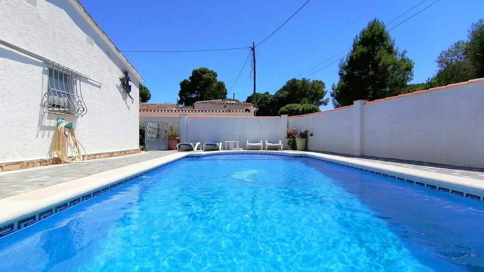 Day, Pool view, Swimming pool, sunbed