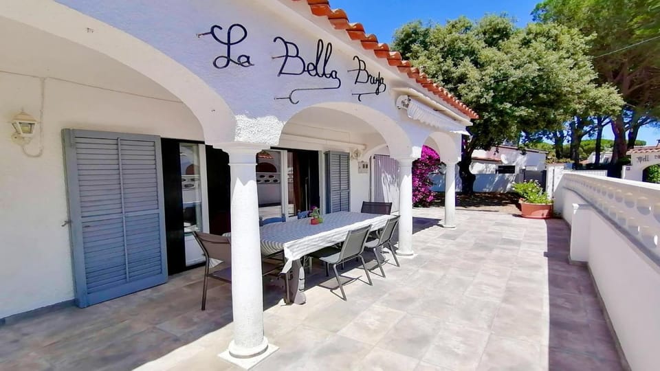 Property building, Patio, View (from property/room), Balcony/Terrace, Dining area
