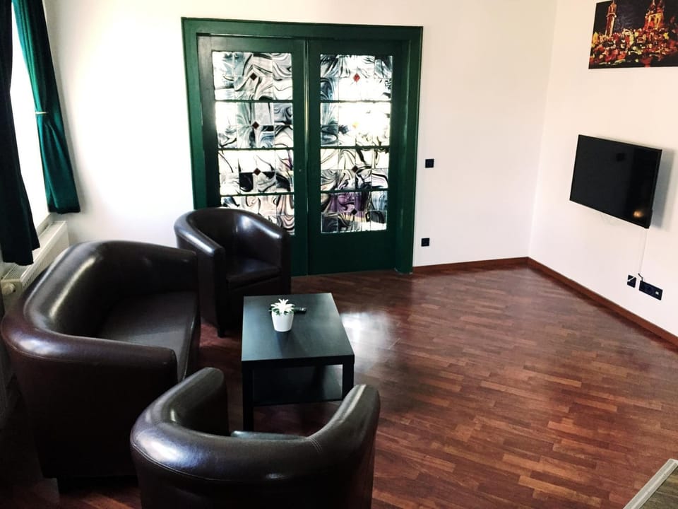 Living room, Photo of the whole room