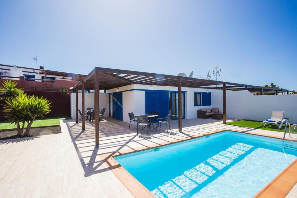 Property building, Pool view, Swimming pool