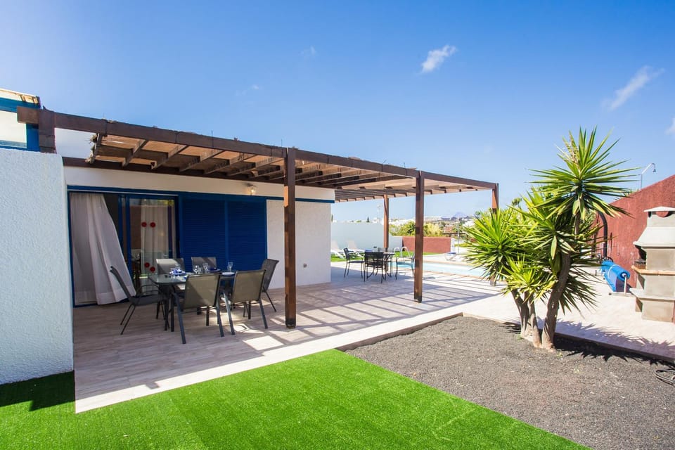 Property building, BBQ facilities, Balcony/Terrace, Dining area