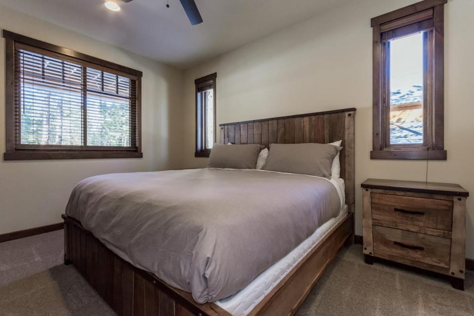 Gray Bear 454 House in Mammoth Lakes