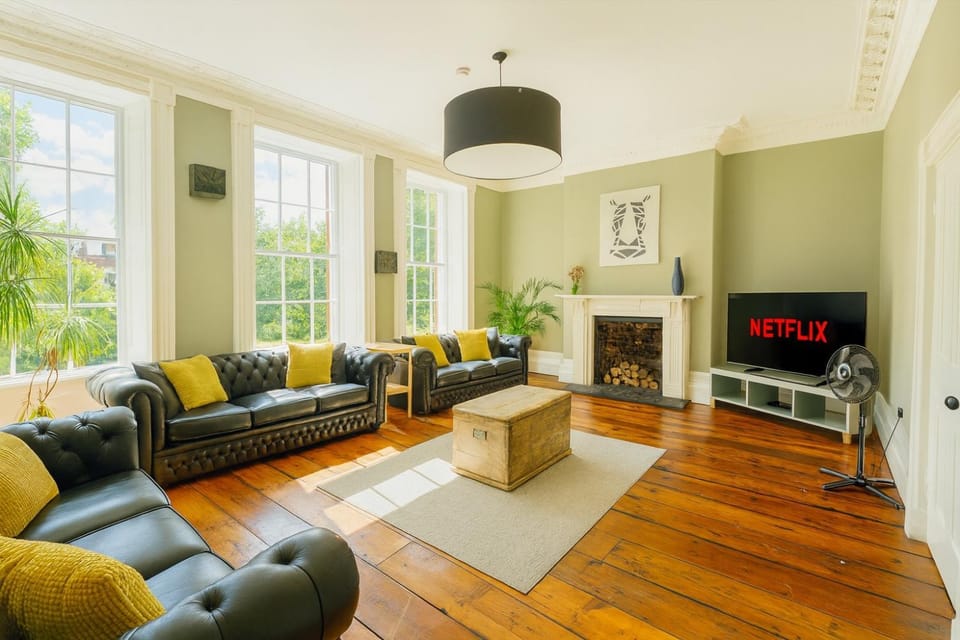 Communal lounge/ TV room, TV and multimedia, Living room, Seating area