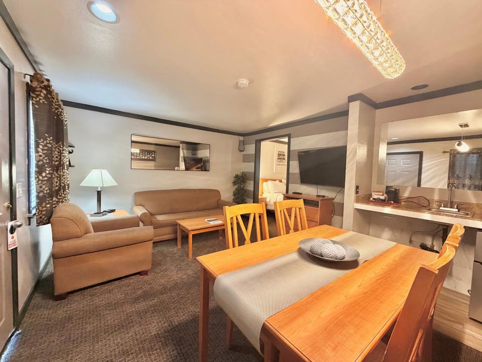 Living room, Dining area