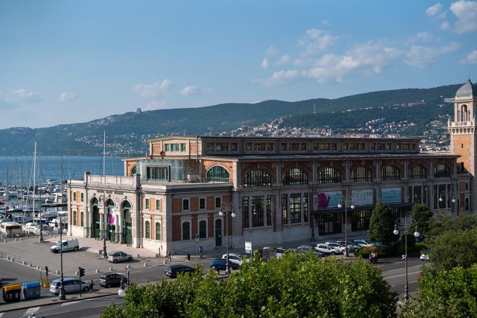 Neighbourhood, City view, Sea view