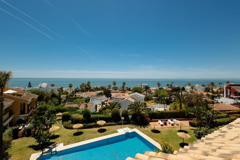 Day, Natural landscape, Bird's eye view, View (from property/room), Garden view, Pool view, Sea view, Swimming pool, sunbed