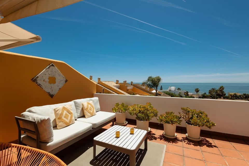 Day, View (from property/room), Balcony/Terrace, Seating area, Dining area, Sea view