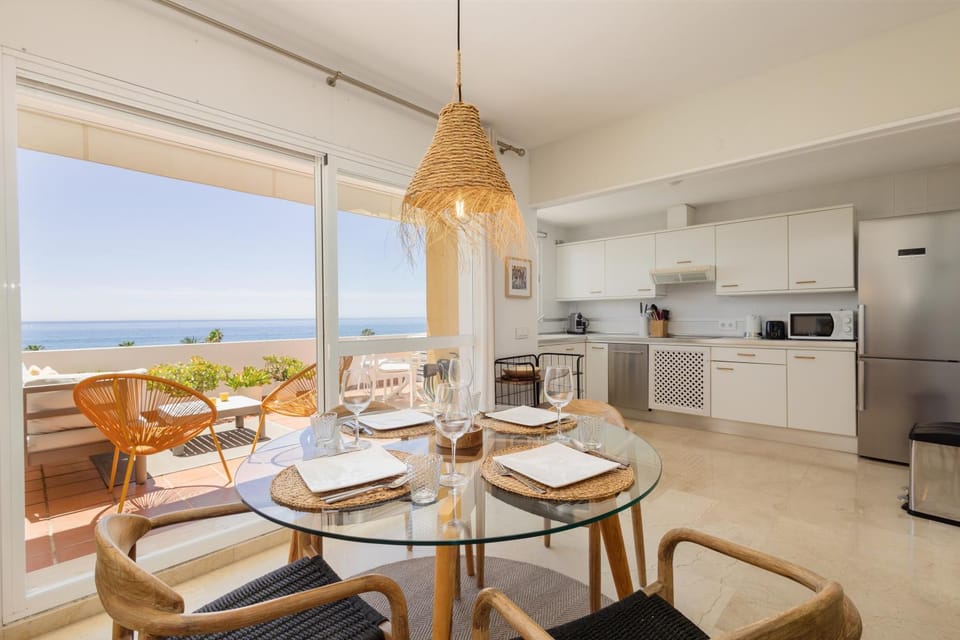 View (from property/room), Balcony/Terrace, Kitchen or kitchenette, Living room, Seating area, Dining area, Sea view, dishwasher, stove, air conditioner