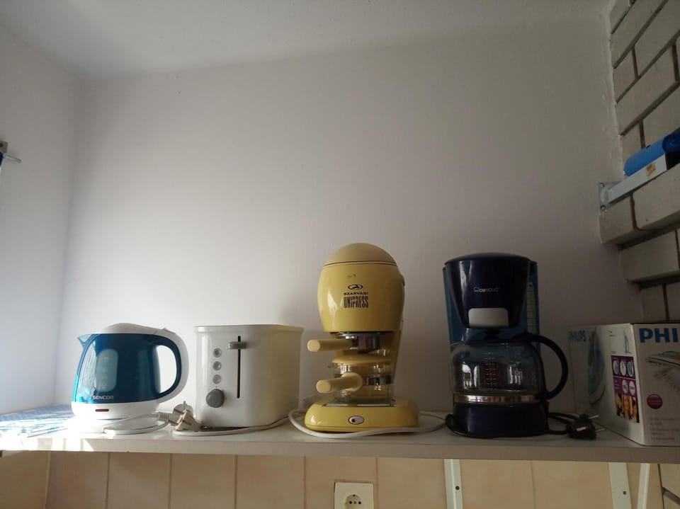 Coffee/tea facilities, Kitchen or kitchenette