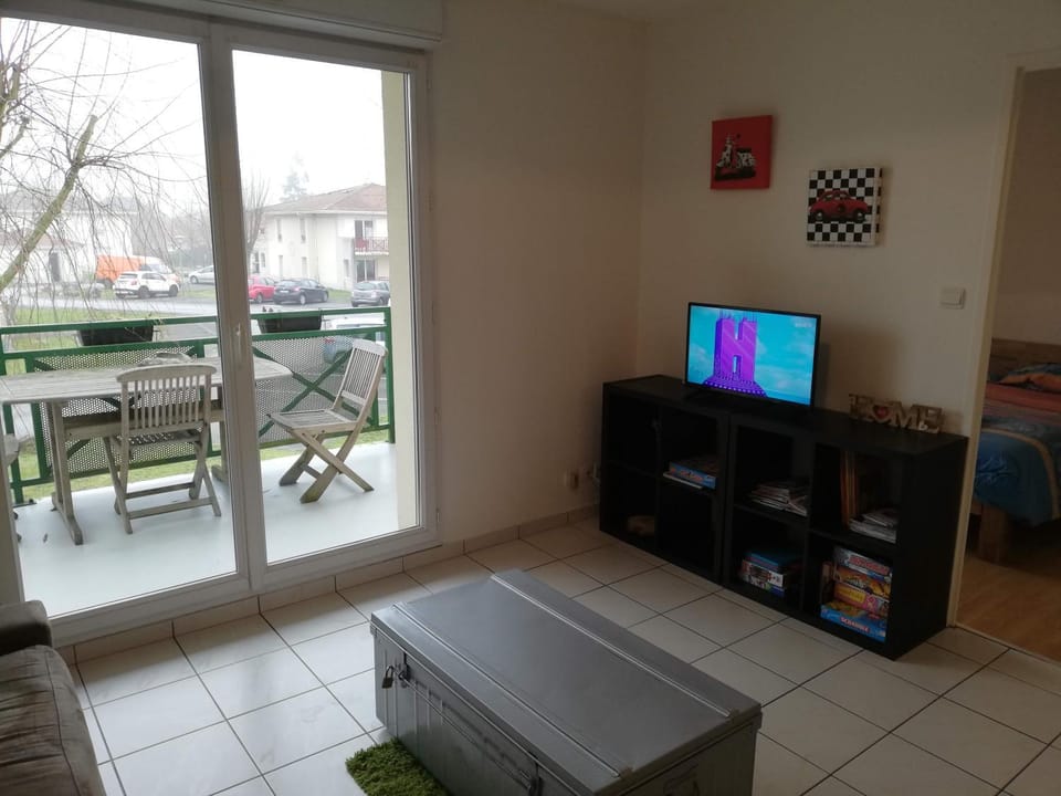 Communal lounge/ TV room, TV and multimedia, Living room