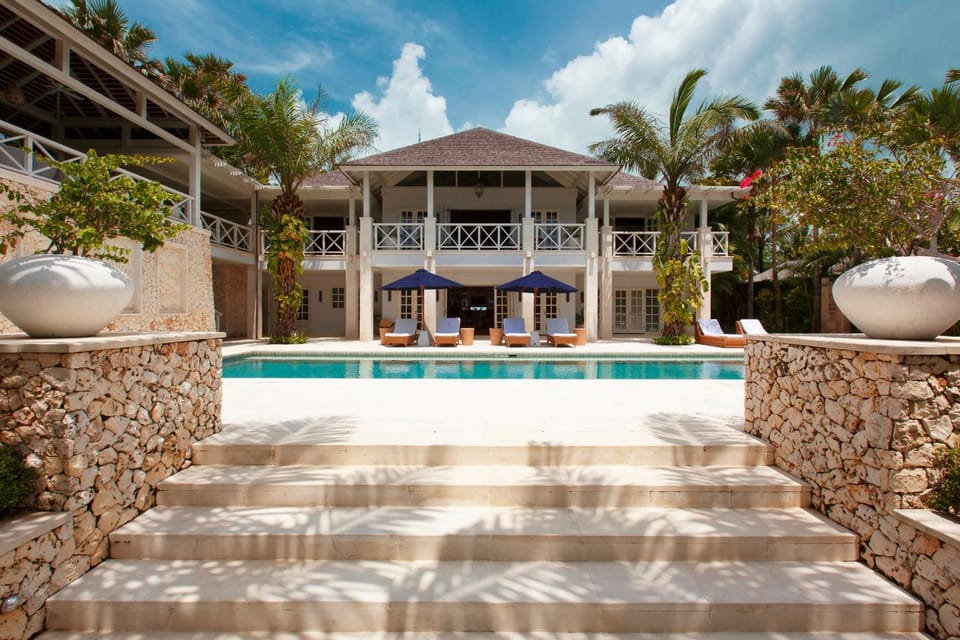 Area and facilities, Swimming pool, Inner courtyard view
