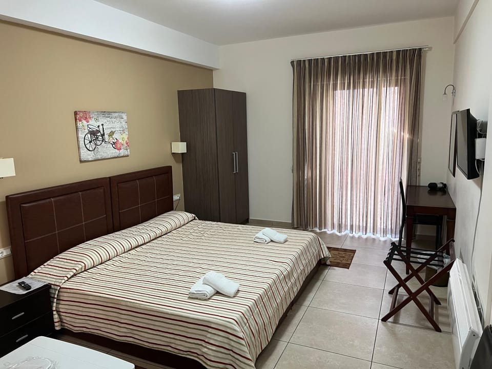 Bedroom, towels