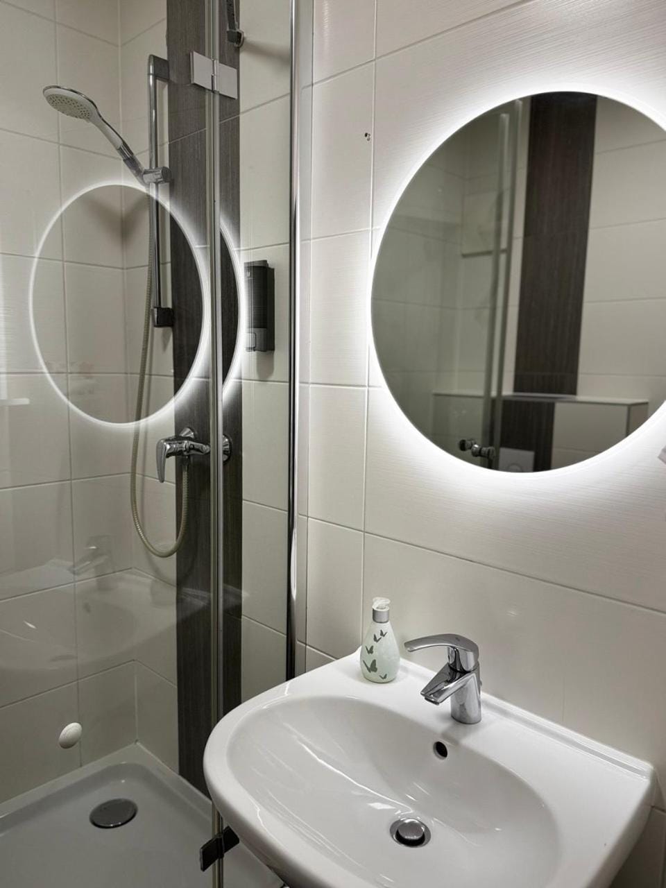 Terrace by BestChoice - FREE Parking - Self Check-in Apartment in Graz