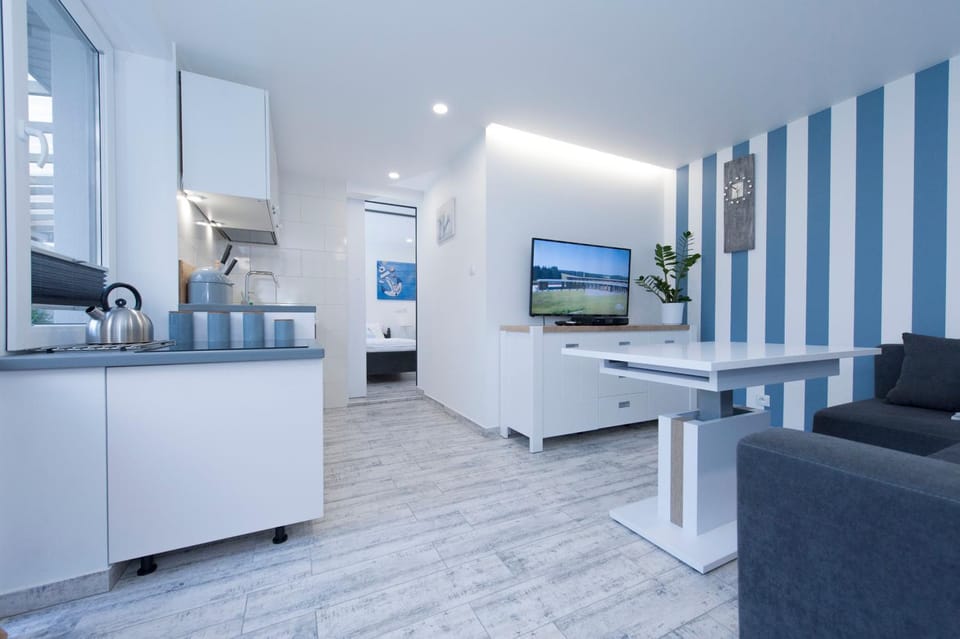 TV and multimedia, Kitchen or kitchenette, Seating area