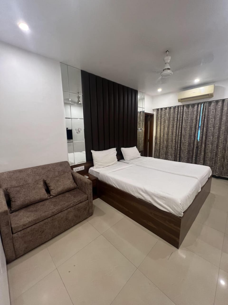 Hotel Supreme - Cuffe Parade Hotel in Mumbai