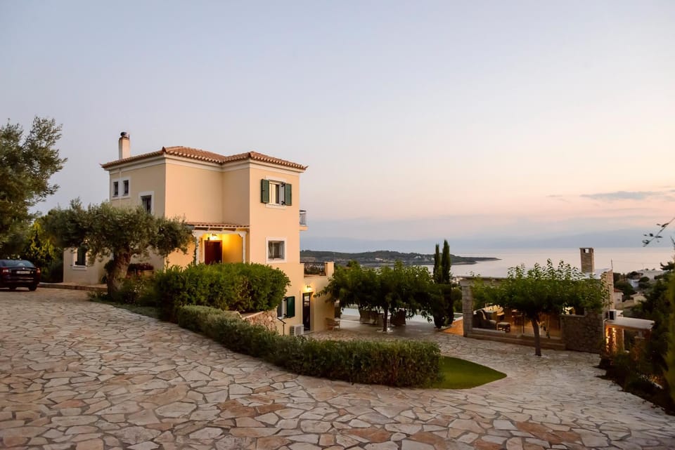 Property building, Sea view, Parking