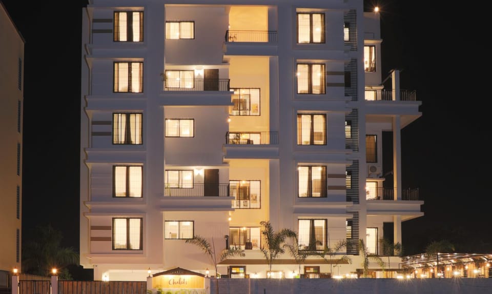 Property building, Facade/entrance, Night