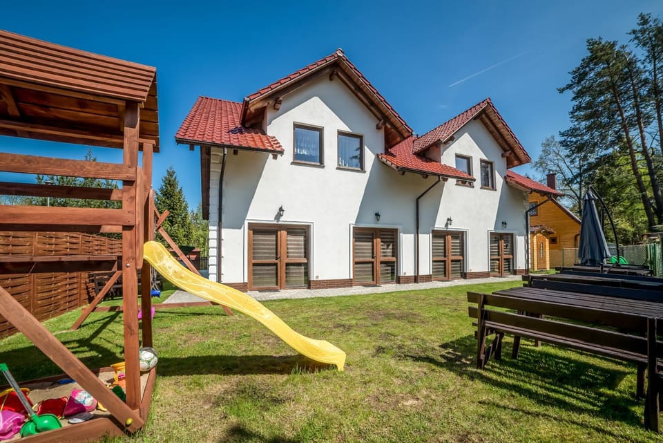 Property building, Day, Natural landscape, Children play ground, Garden, Evening entertainment, Garden view