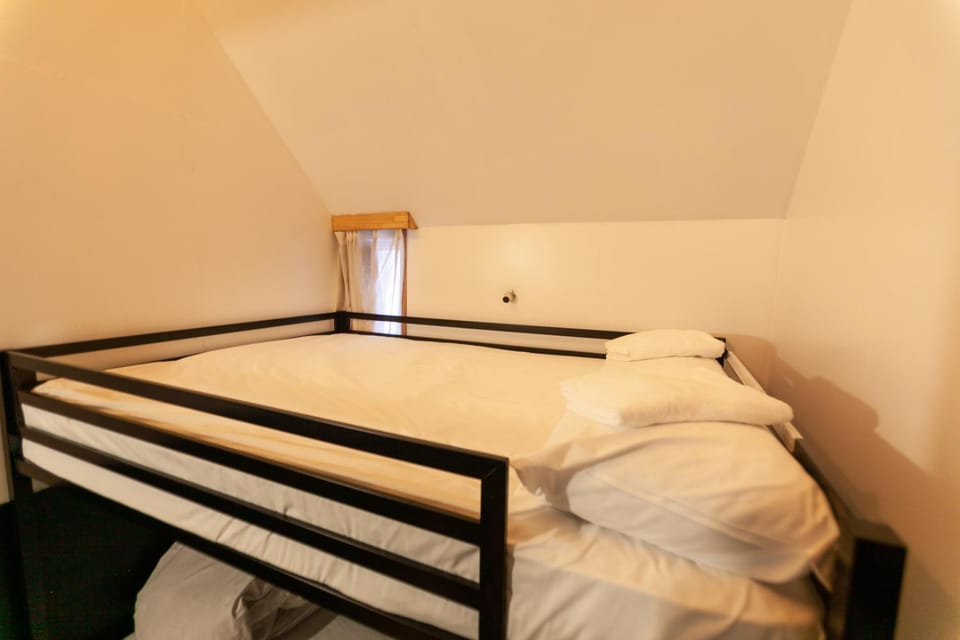 Bed, Bedroom, bunk bed