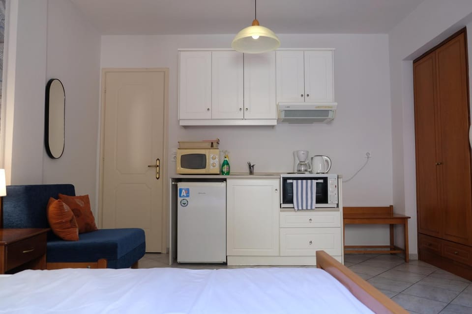 Photo of the whole room, oven, stove