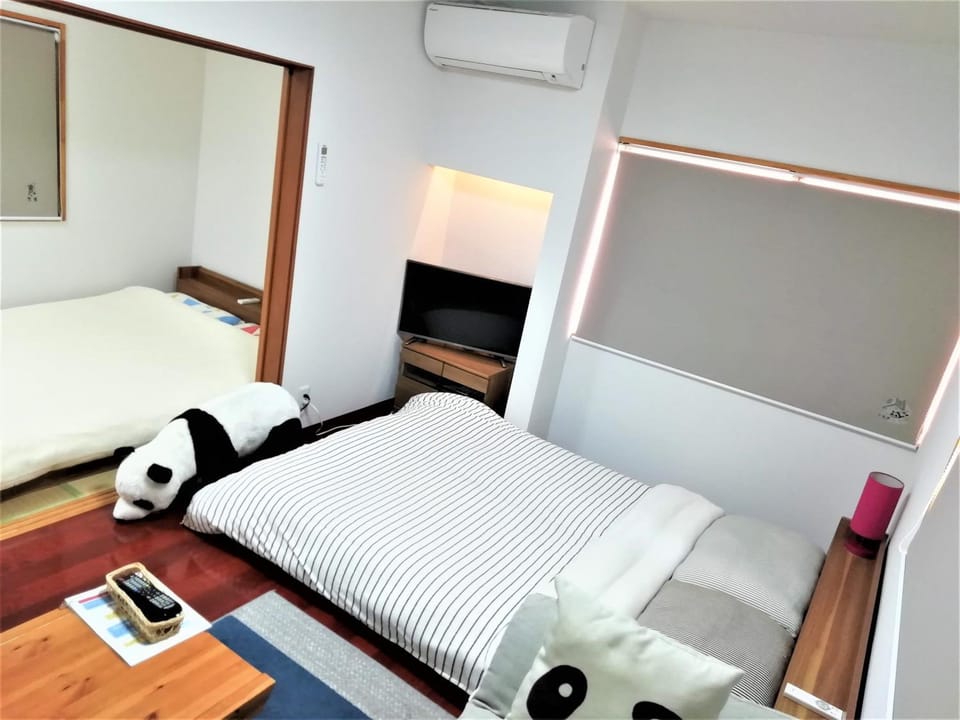 Bed, TV and multimedia, Bedroom, air conditioner