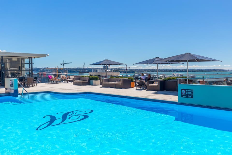 Balcony/Terrace, Pool view, Sea view, Swimming pool, sunbed
