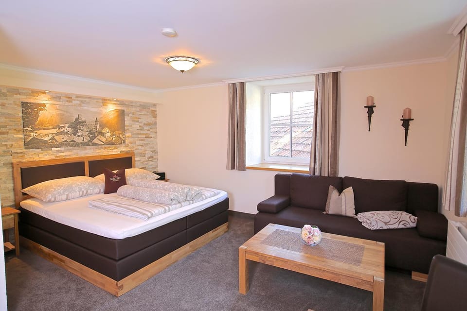 Bed, Seating area, Bedroom