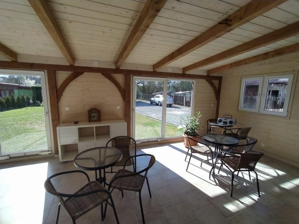 Seating area, Dining area