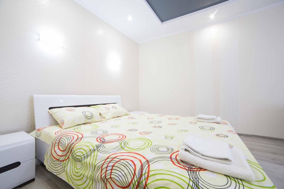 Photo of the whole room, Bedroom, towels