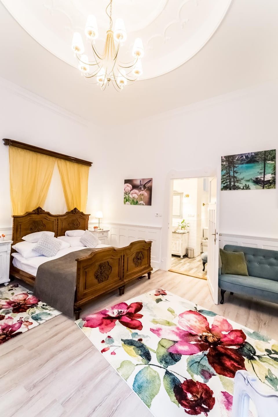 Photo of the whole room