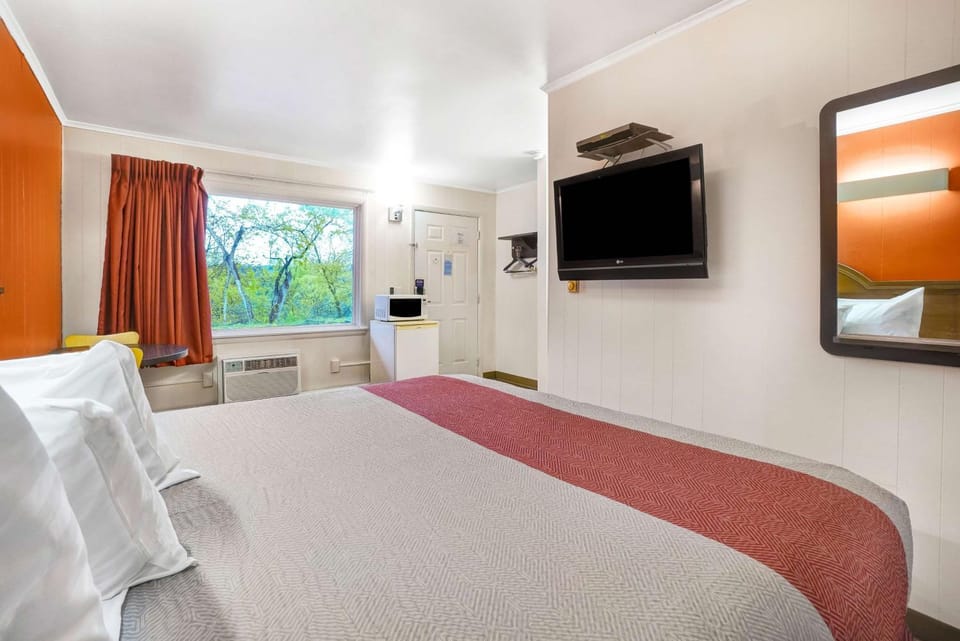 Photo of the whole room, On site