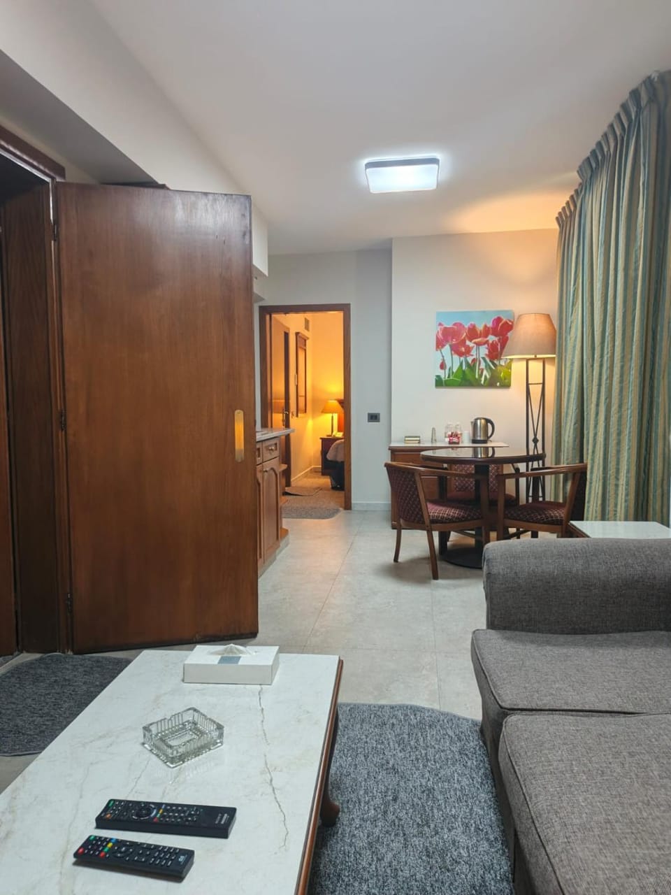 TV and multimedia, Living room, Seating area, Dining area