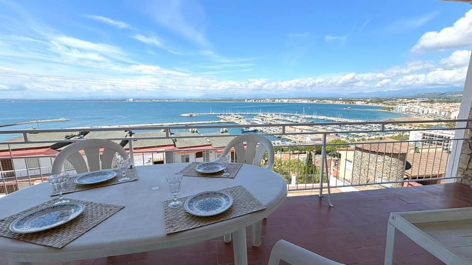Retiro b4 Apartment in Roses