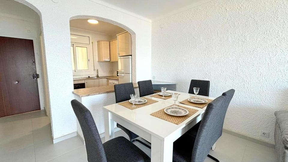 Retiro b4 Apartment in Roses