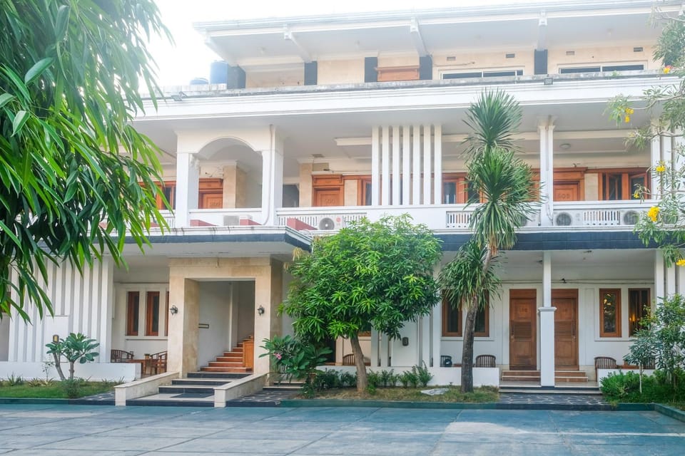 Facade/entrance