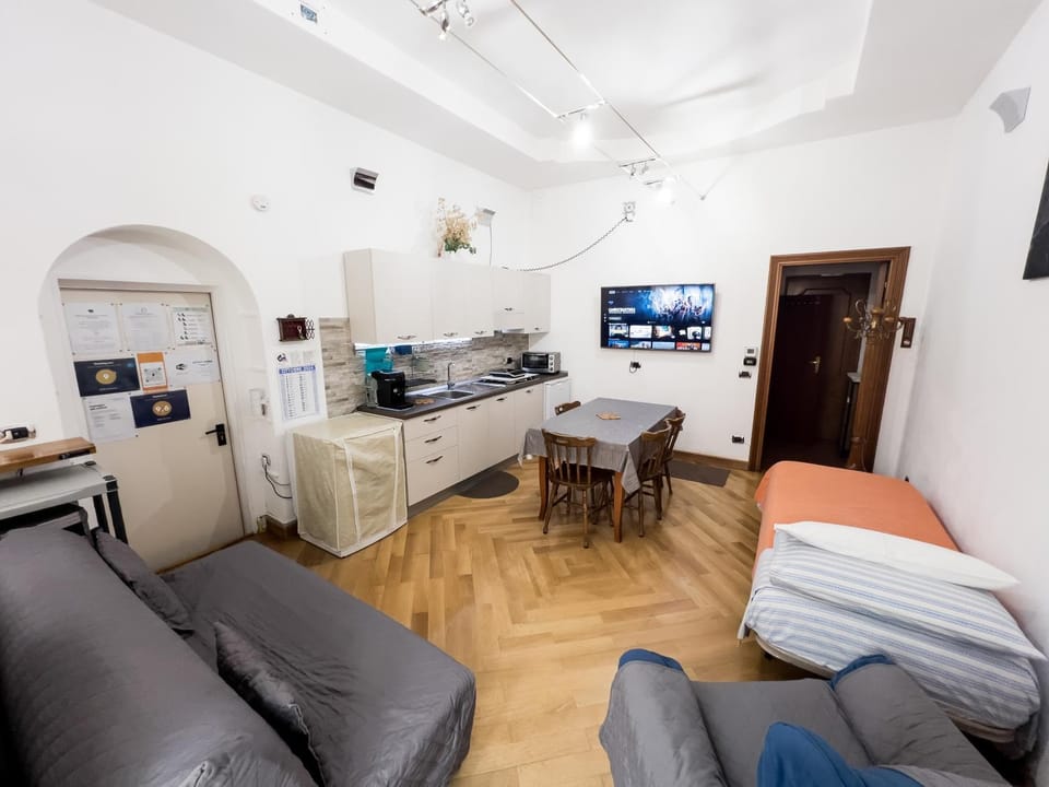 TV and multimedia, Kitchen or kitchenette, Living room, Dining area, oven