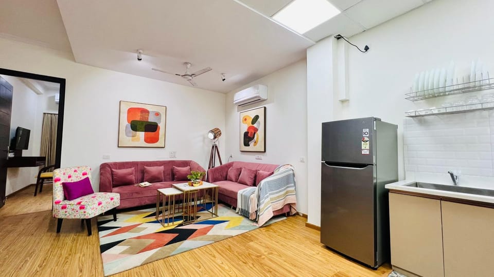 Kitchen or kitchenette, Living room, Dining area, minibar, pet friendly