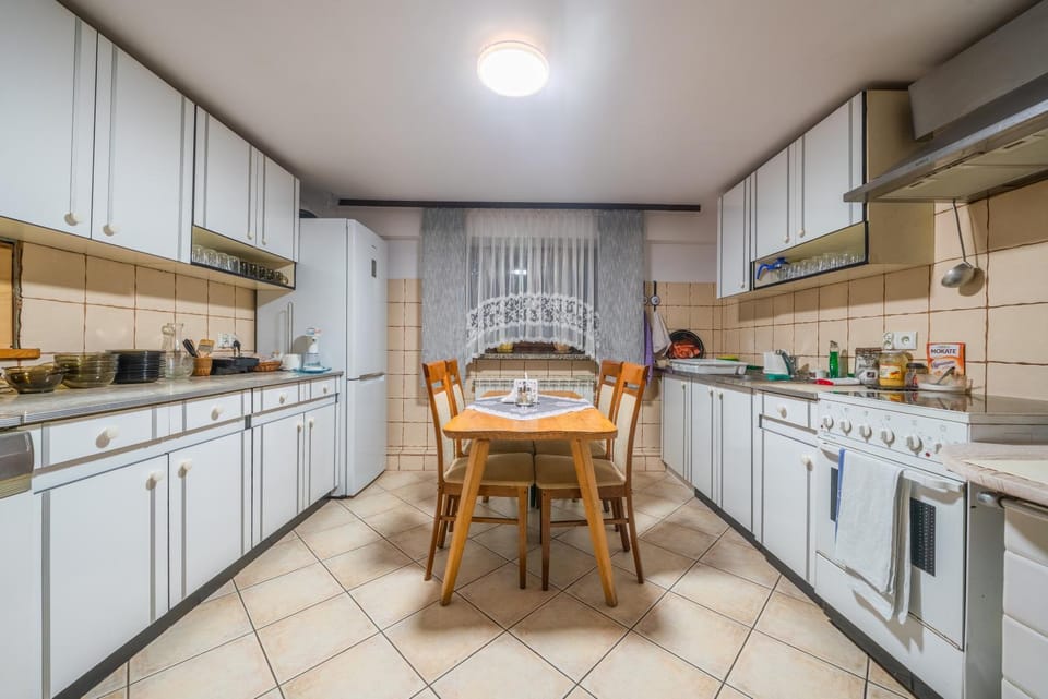 Kitchen or kitchenette, Communal kitchen