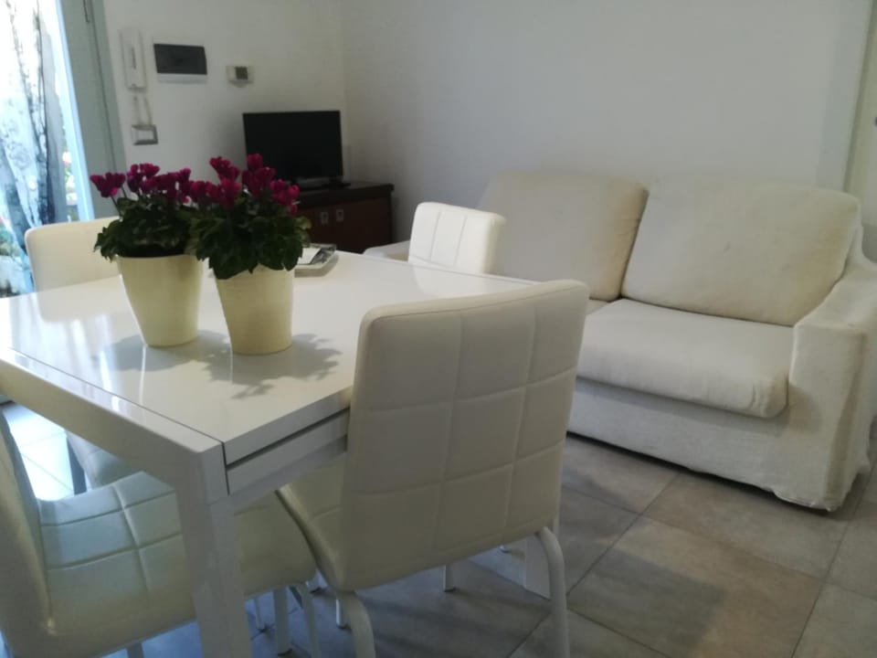 Nicla Apartment in Cecina