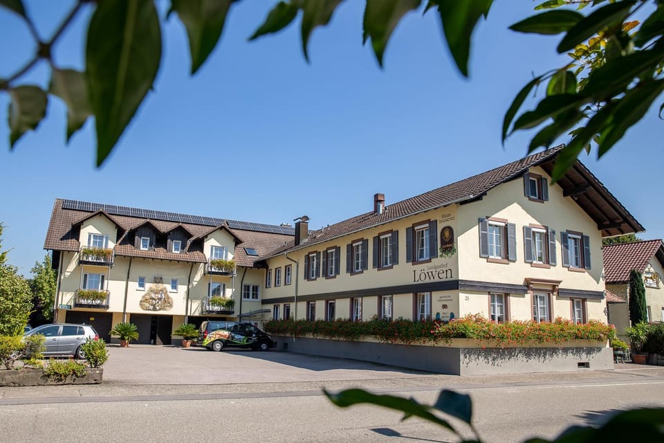 Property building, Restaurant/places to eat