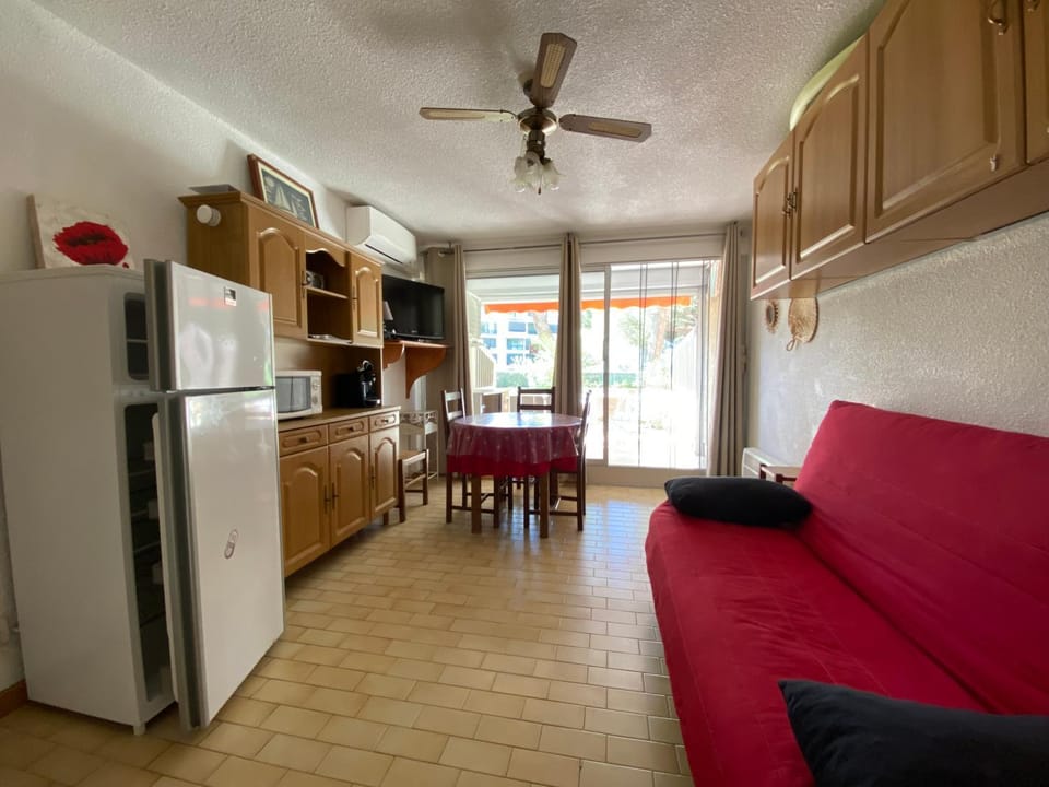 Living room, Meals