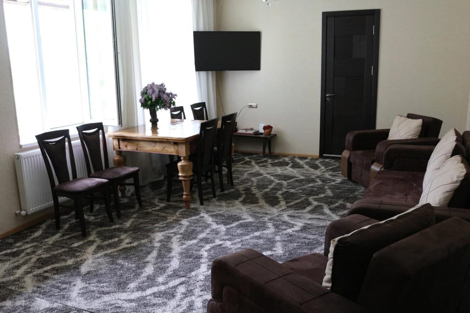 Communal lounge/ TV room, Living room, Seating area